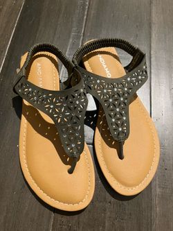 Women’s 8.5 sandals
