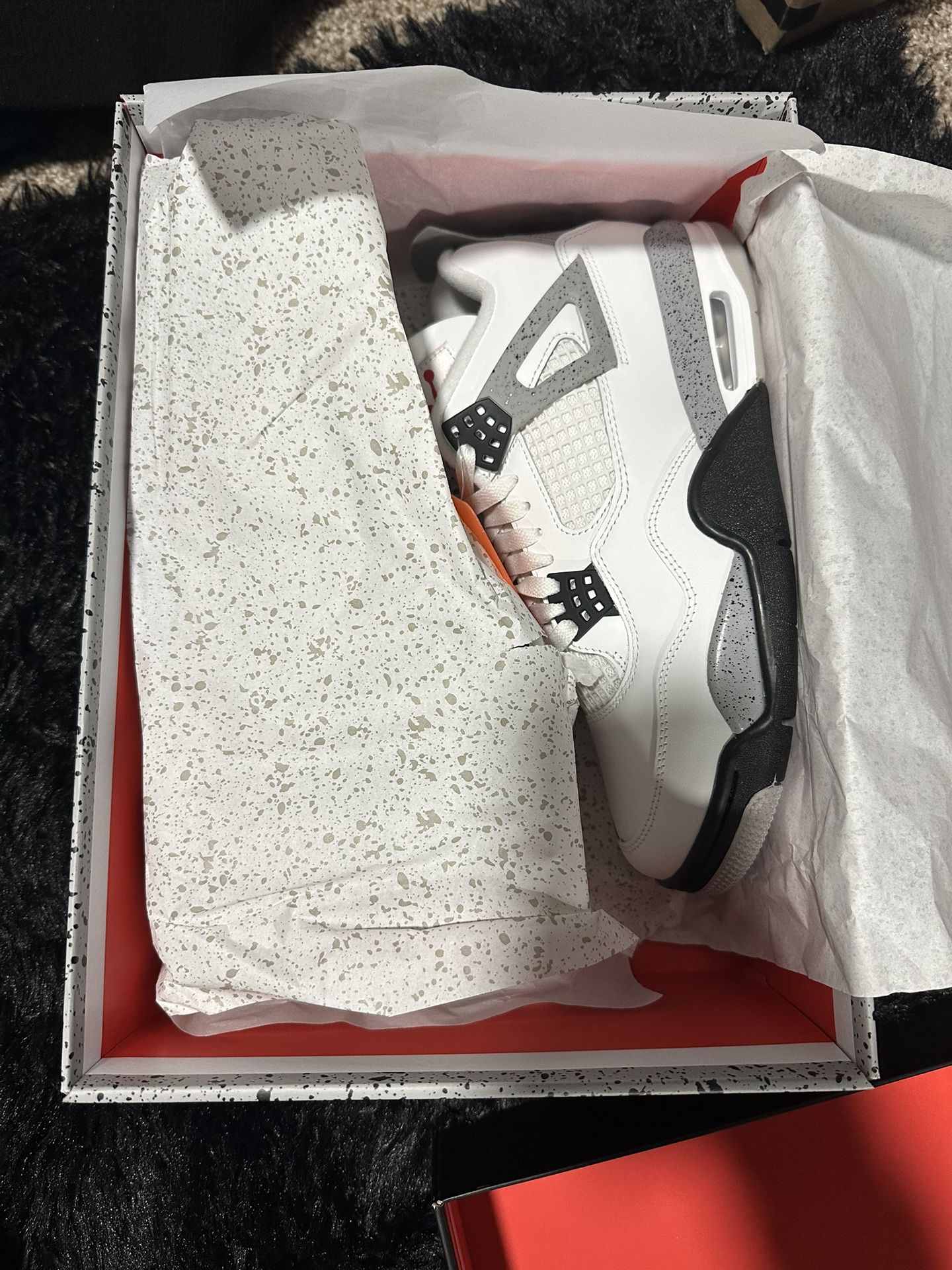 Jordan 4 White Cement size 9.5