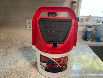 Challenge Plastic Products Bait Lagoon trolling bucket