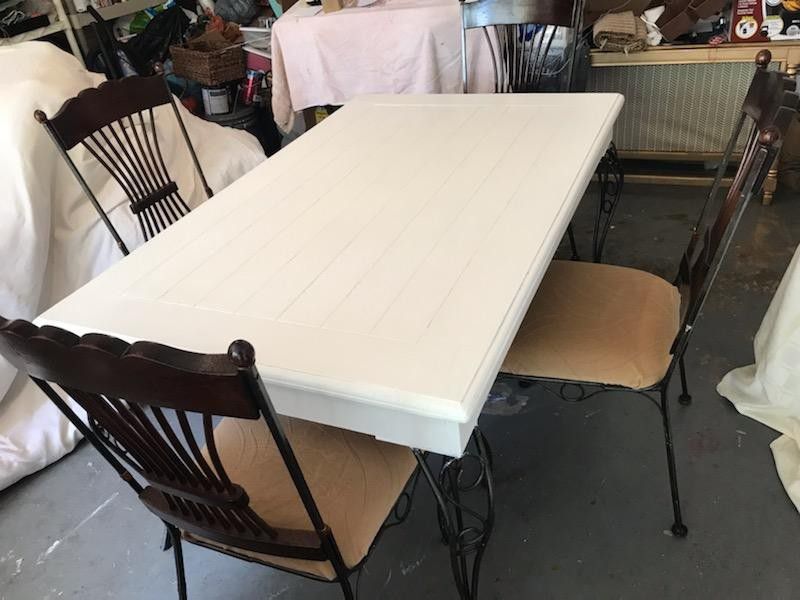 Diner Room Table with 4 Chairs - Like NEW!