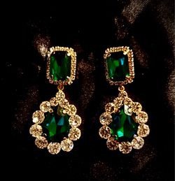 CRYSTAL EMERALD COLOR STUD DANGLE EARRINGS