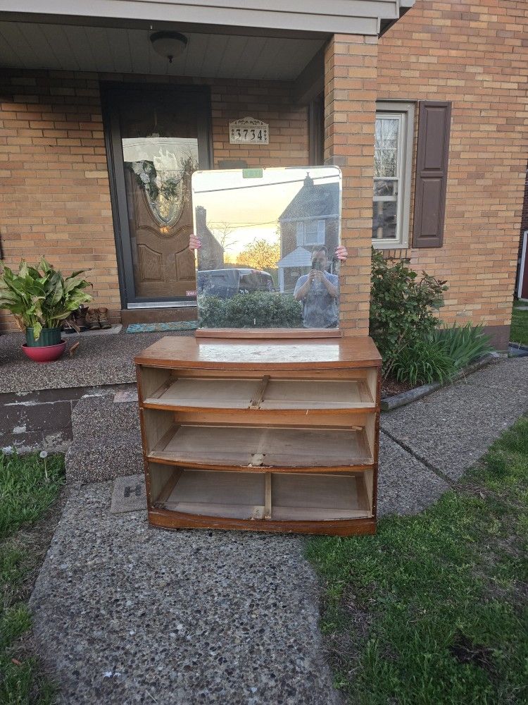 Dresser With Mirror