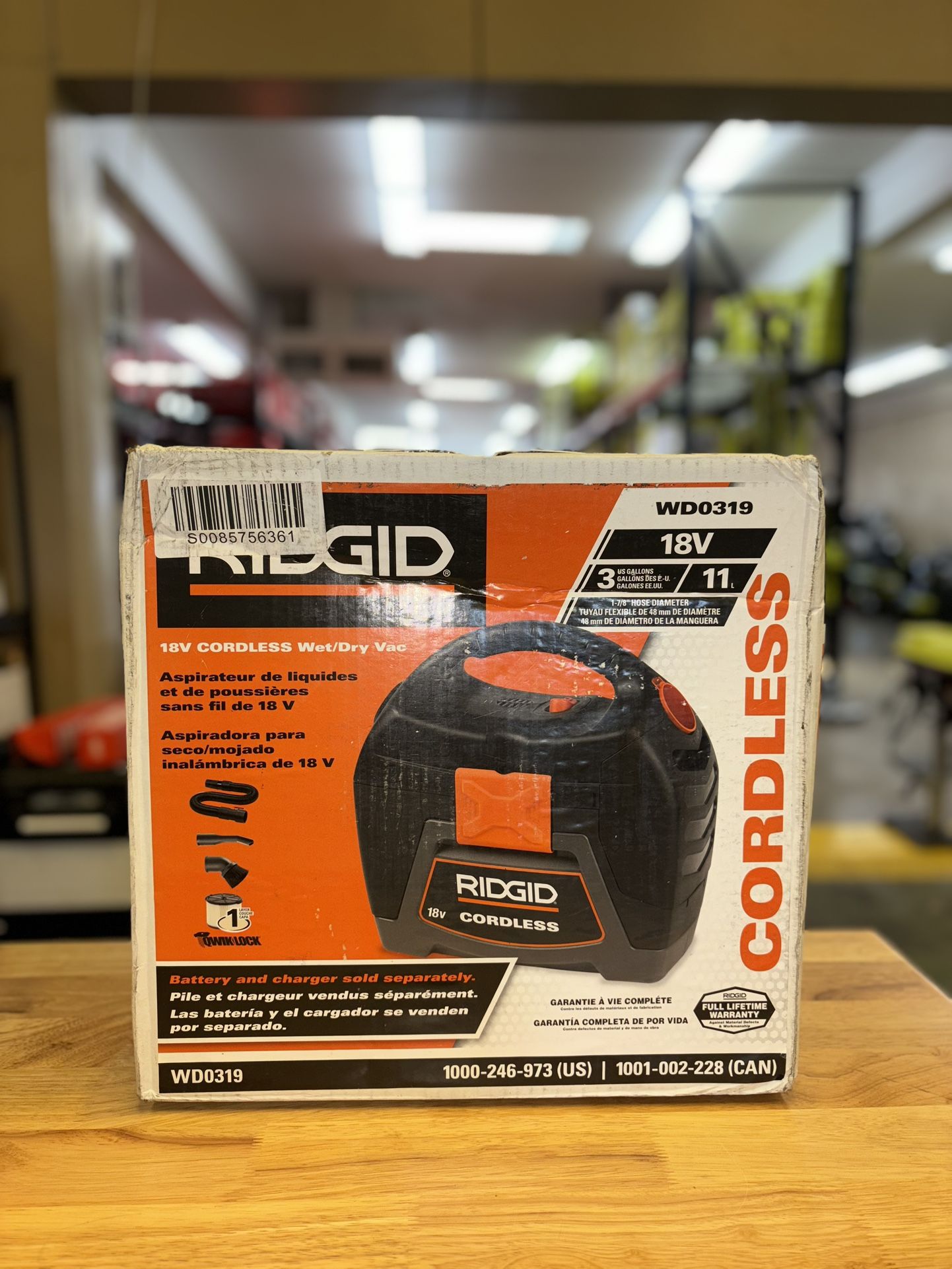 RIDGID 3 Gallon 18-Volt Cordless Handheld Wet/Dry Shop Vacuum (Tool Only) with Filter, Expandable Locking Hose and Accessories
