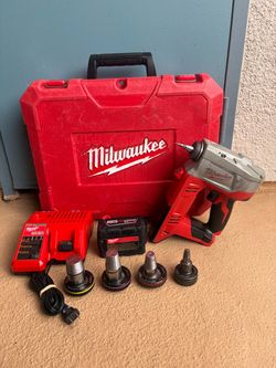Milwaukee 2632-22XC M18 Propex Expansion Tool Kit 1/2”, 1", 1 1/4", 1 1/2" 5.0 battery