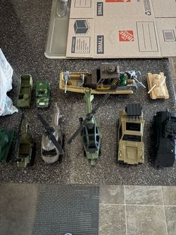 Military Toy Vehicle Set – Tanks, Helicopters & Trucks