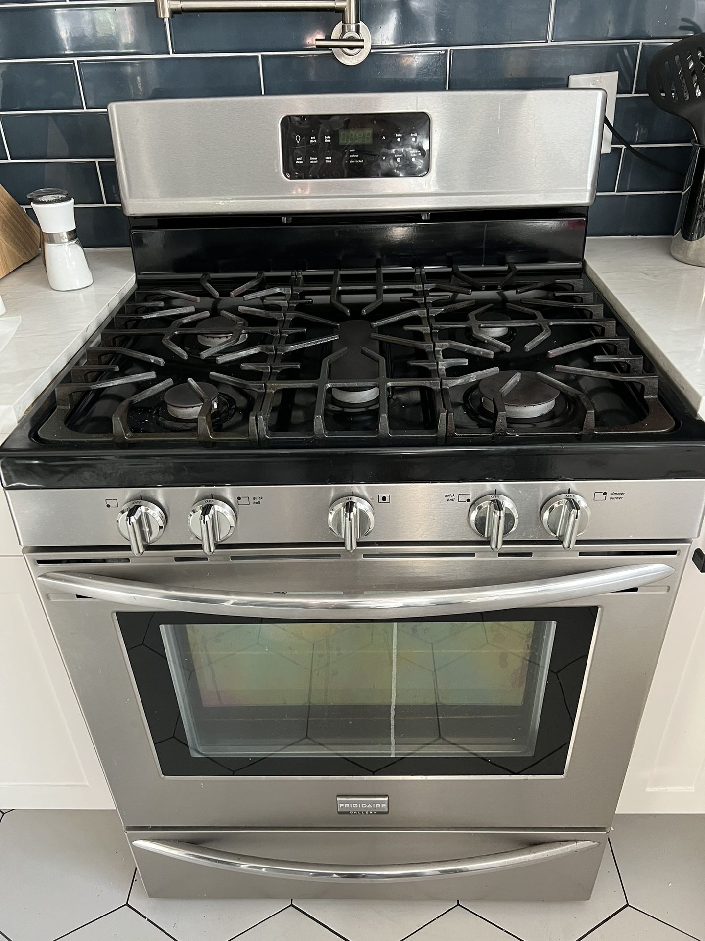 Used Gas Range + Microwave Combo for Sale in Montebello, CA OfferUp