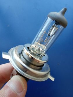 Brand New 9003 / H4 Headlight Bulbs 2-Pack