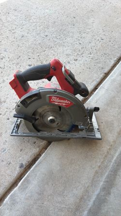 Milwaukee Fuel Brushless skill-saw