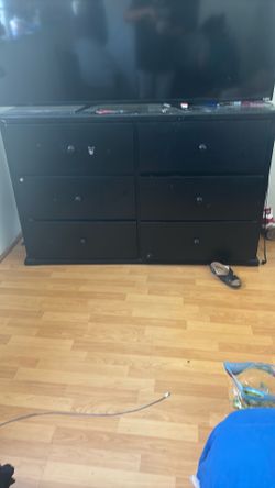 I sell a nice wardrobe with six cabinets