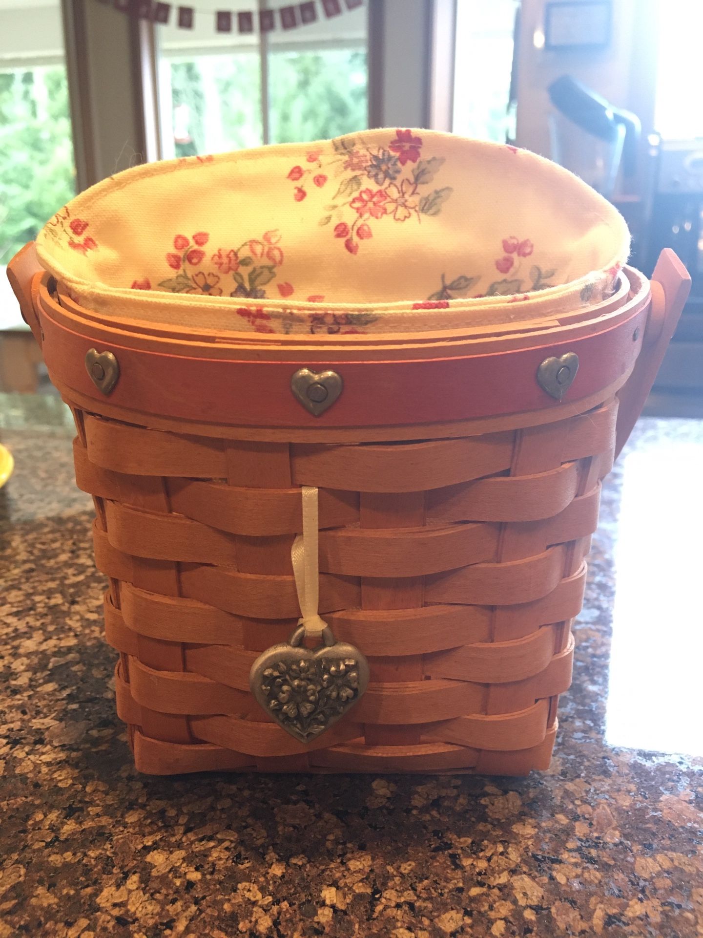 2001 Longaberger sweetheart basket w/ tie on, protector and floral liner