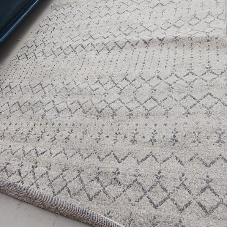 Clean Cream/ Gray Area Rug 8x10 Must Pick Up Broadway And APACHE BUCKEYE AZ $45 Cash No Rips No Tears No Stains