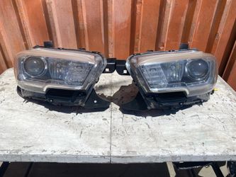 Headlight Toyota Tacoma right side and left side LED.  2018-2019-2020 OEM