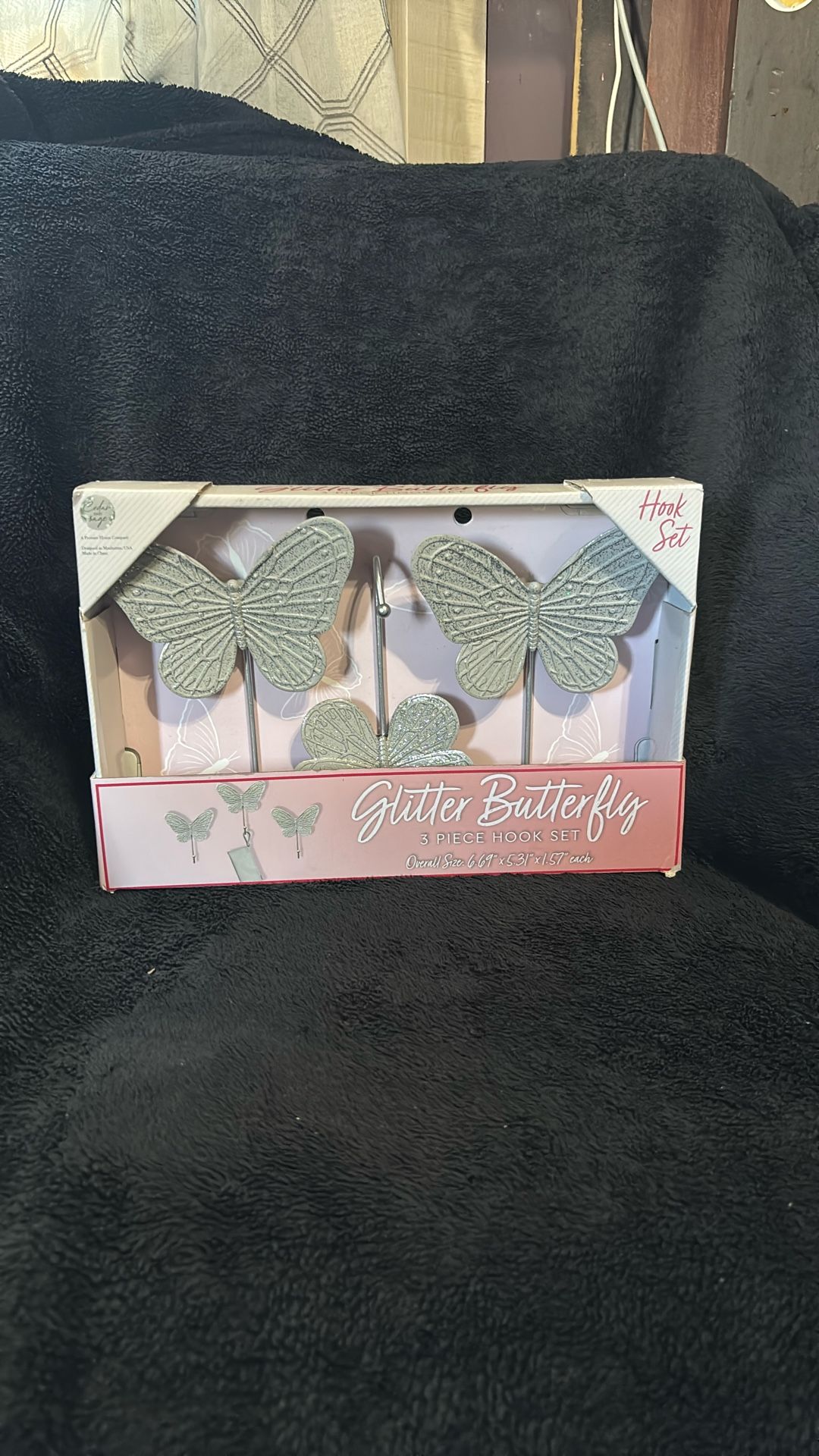 A 3-piece glitter butterfly hook set 