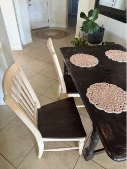 Hard wood extendable dinning table