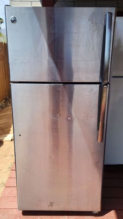 GE 15.5 Cu Ft Stainless Steel Top Freezer Refrigerator