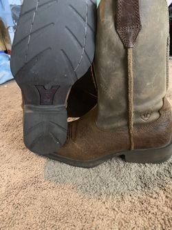 Men’s leather Ariat boots. Good condition. Size 8.5.