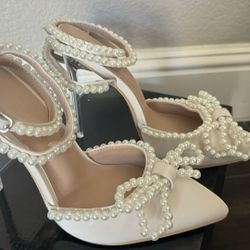 Brandnew Beautiful Pearl Heels Size 6 Retail Value $179.99 + Tax 