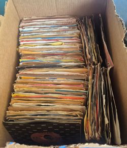 Batch 4 . Two hundred 45s late 50s 1960s & à few early 70s from panorama city Do-wop, ballads , pop.