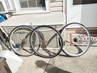 3 Left over 700 x 38c Bike Wheels Complete Tubes Tires and Rims Complete $20 Each