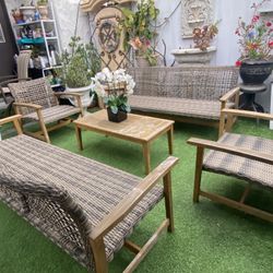 🌴🌴 Patio Set with 5 pieces of wicker in Perfect condition on teak base