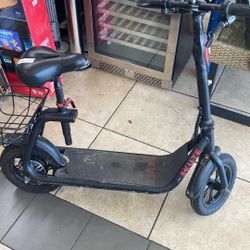 SKUTE  Electric Scooter Seated 