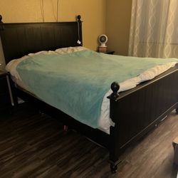 Queen bed, nightstand, and dresser set