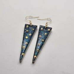 Clam Shell Triangle Earrings 
