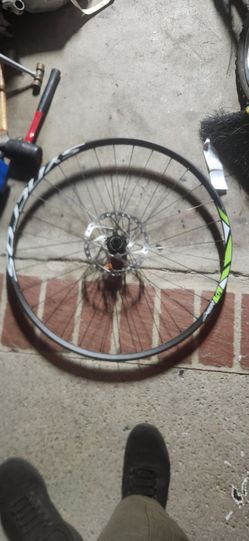 29er syncros wheel with a SLX 15Mm though axle
