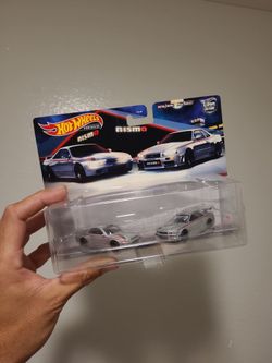 Hot  Wheels Nissan 2 Pack