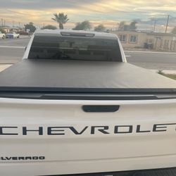 Soft Tri-fold Bed Tonneau Cover