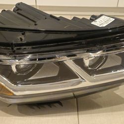 2020-23 Volkswagen Atlas Right Side LED Headlamp OEM 3CN.941.082.B