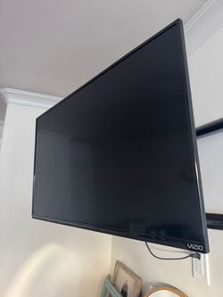 40" TV mountable