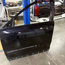 2022 - 2025 Jeep Grand Cherokeee Left Front Door 