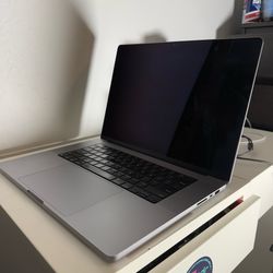 MacBook Pro M2