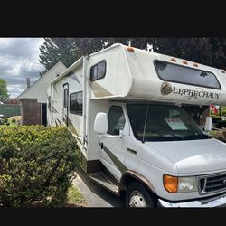 2007 Ford Coachmen 317KS - LOW MILES