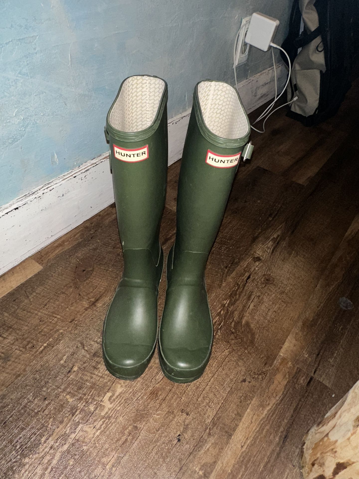 Hunter Women’s Rain Boots (Size 8)