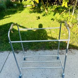 Laundry Hamper Cart with Heavy Duty Rolling Lockable Wheels   Size Length 28", Width 16", Height 32"  New condition 