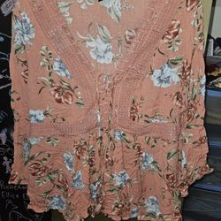 Womens Torrid Floral Shirt Size 0 (XL) Price Negotiable 