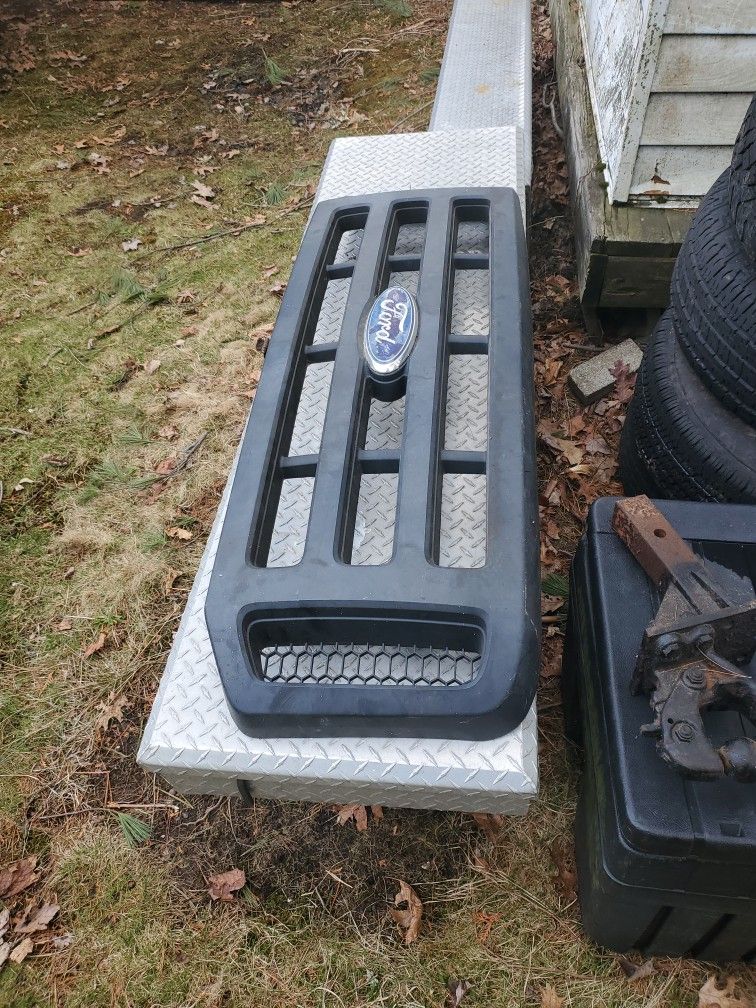 04-07 F250 F350 Grill Black
