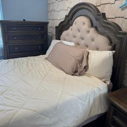 Elegant Queen Bedroom Set - Bed Frame, Dresser, and 2 Night Stands