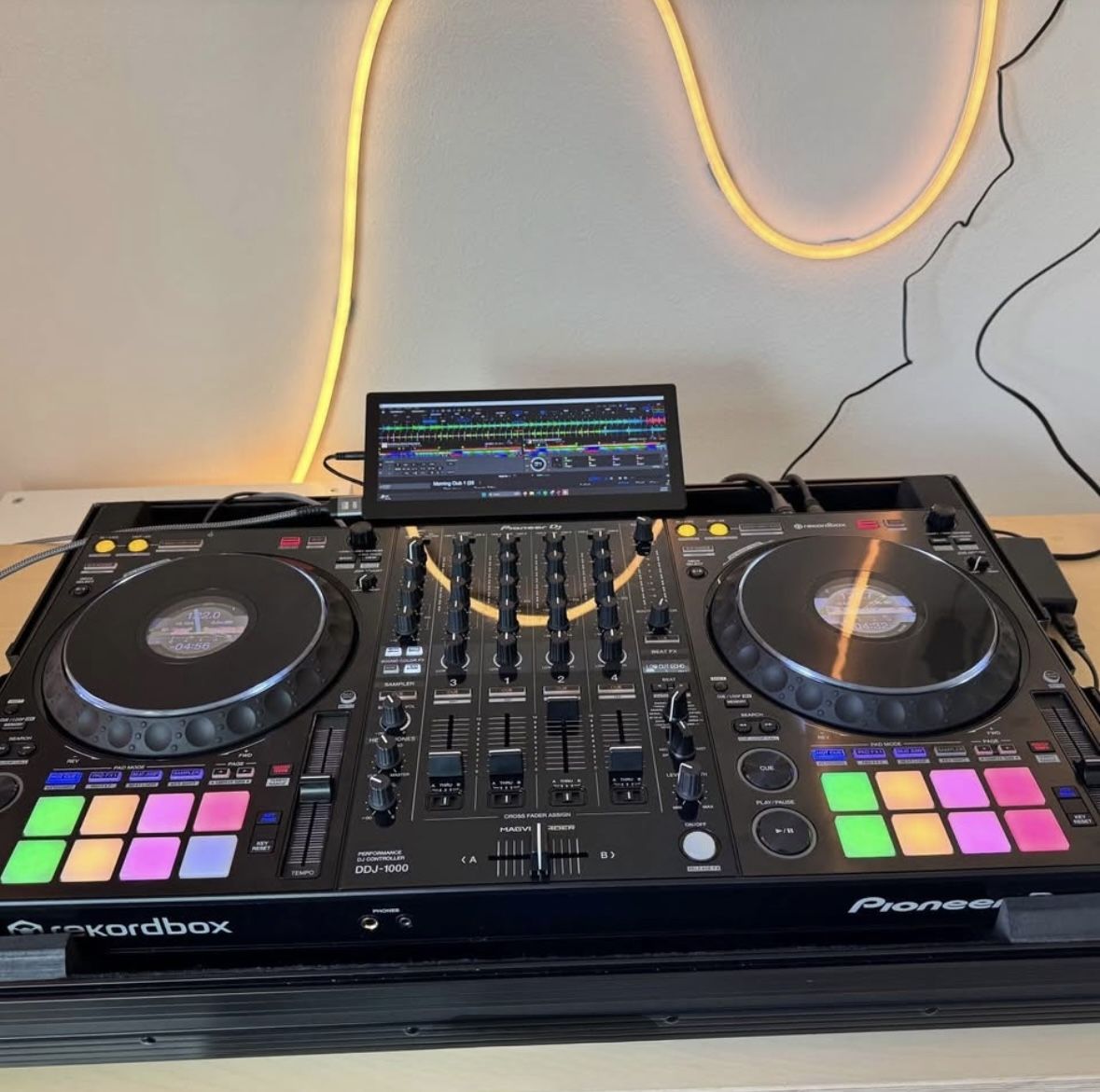 DDJ-1000 DJ controller with bonus screen and Odyssey case in great condition