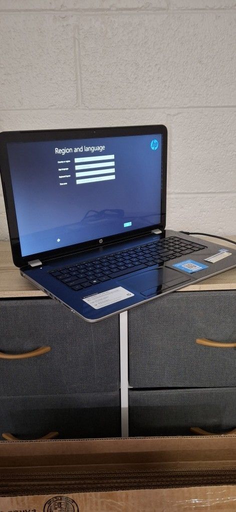 HP PAVILLION Laptop Computer CORE i3 Windows 8