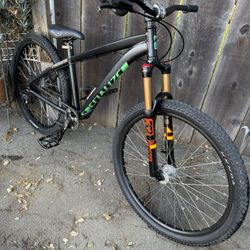 Specialized p3 Dirt Jumper 26” Small Frame 