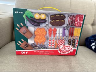 Small BBQ pretend play