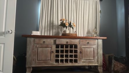 Entertainment center
