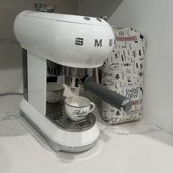 SMEG ESPRESSO MACHINE