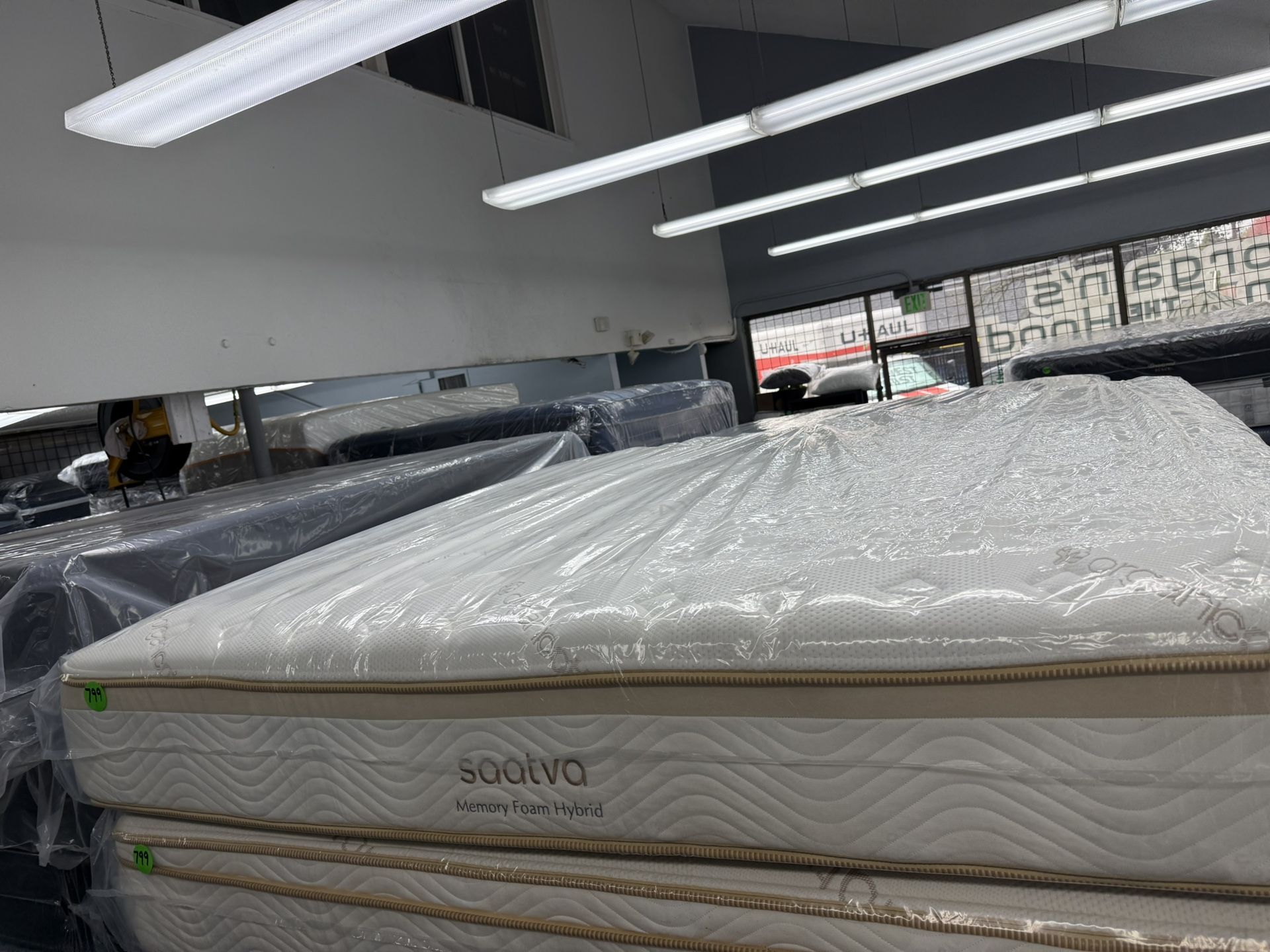 KING SIZE SAATVA MEMORY FOAM HYBRID MATTRESS & BOX SPRINGS BED SET
