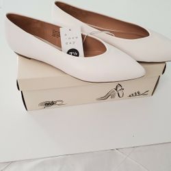 White Shoes - Flats Size 7 1/2