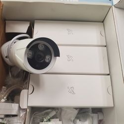 BRAND NEW SURVEILLANCE SET 4 CAMERAS #NK200 