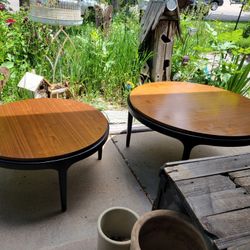 Amazing mid-century, modern round coffee table set.